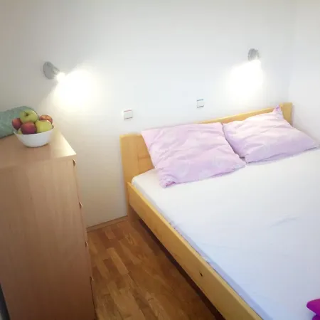 Apartman Pavicic アパート *
