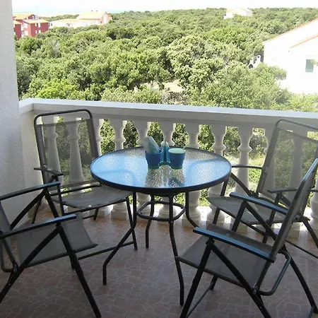 Apartman Pavicic アパート *